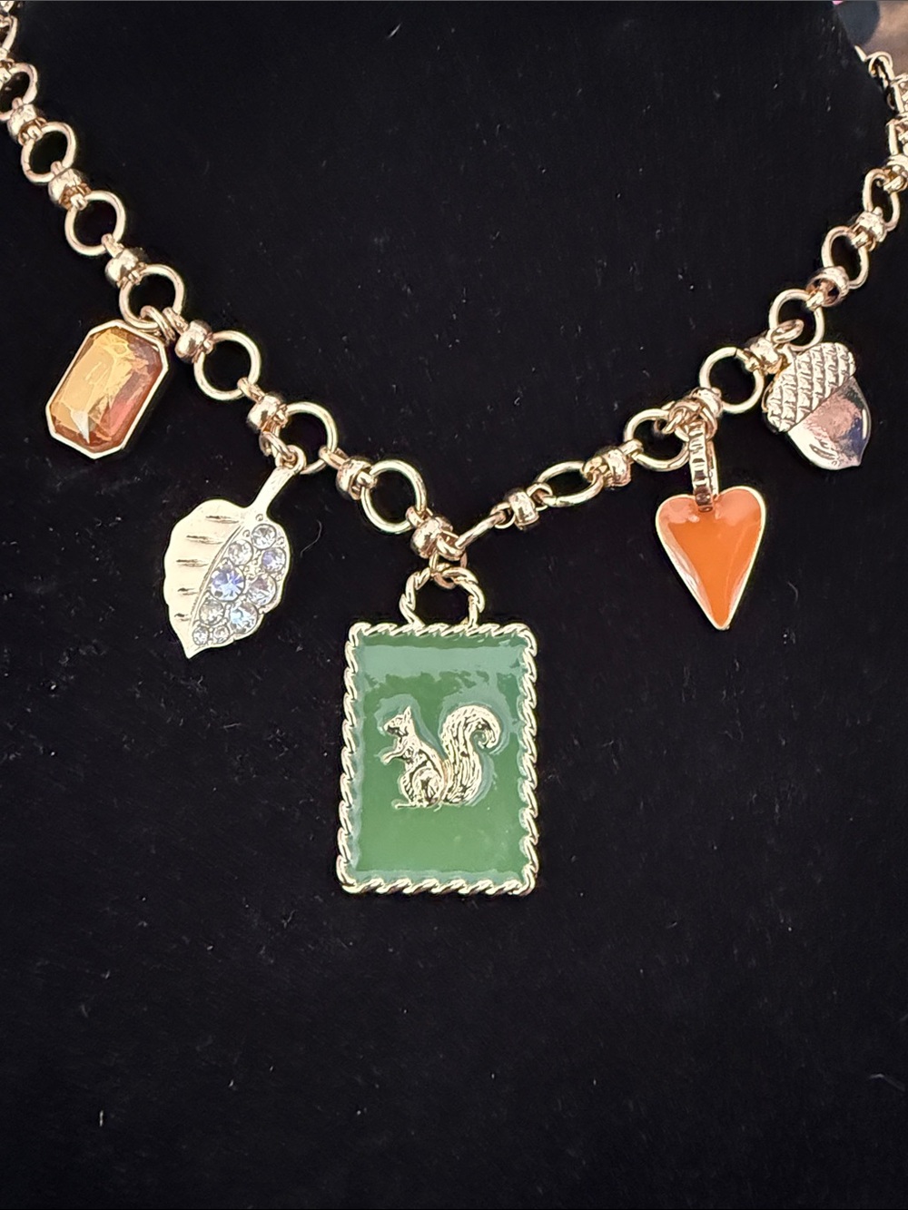 NWT Womens Gold-Tone 10.5” Goldtone Fall Necklace squirrel, nut, heart glitz